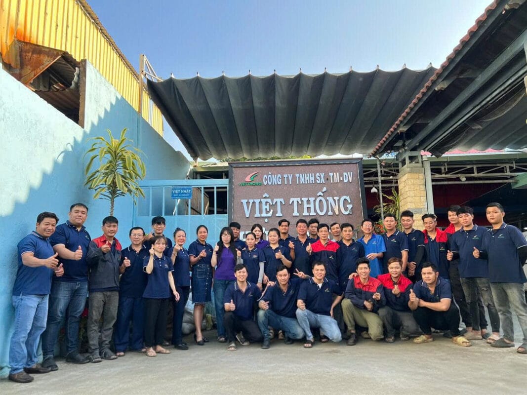 Đội ngũ nhân viên công ty ép nhựa VIỆT THỐNG HƯNG THỊNH