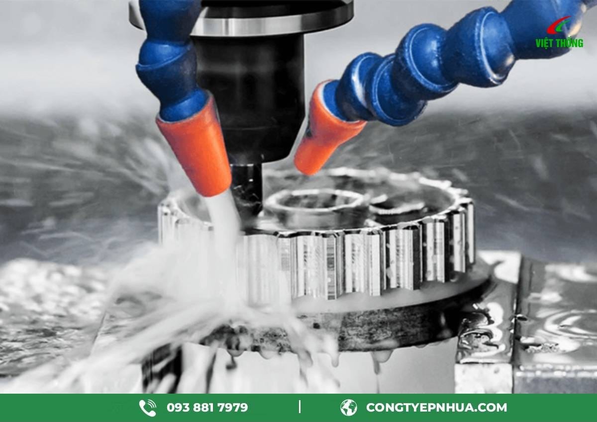 máy CNC gia công chi tiết khuôn hộp đựng thức ăn