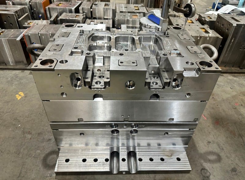 Bộ khuôn ép nhựa hoàn thiện sau khi lắp ráp và chuẩn bị chạy thử