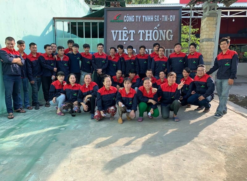 Đội ngũ nhân viên công ty ép nhựa Việt Thống
